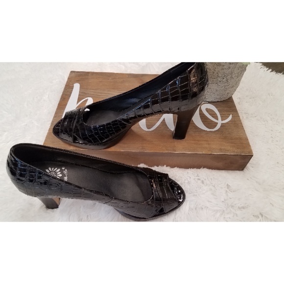 Yellow Box Croc Print Black Peep Toe Pumps - Picture 5 of 7